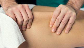 Éliminer la cellulite grâce au palper rouler